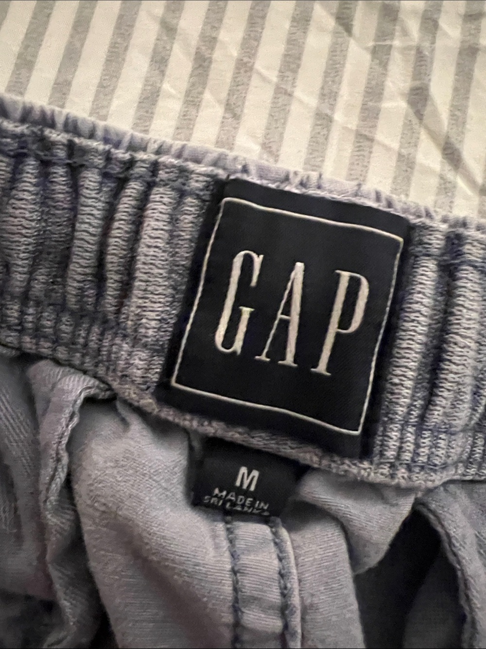 GAP Men’s gray Elastic Drawstring shorts M